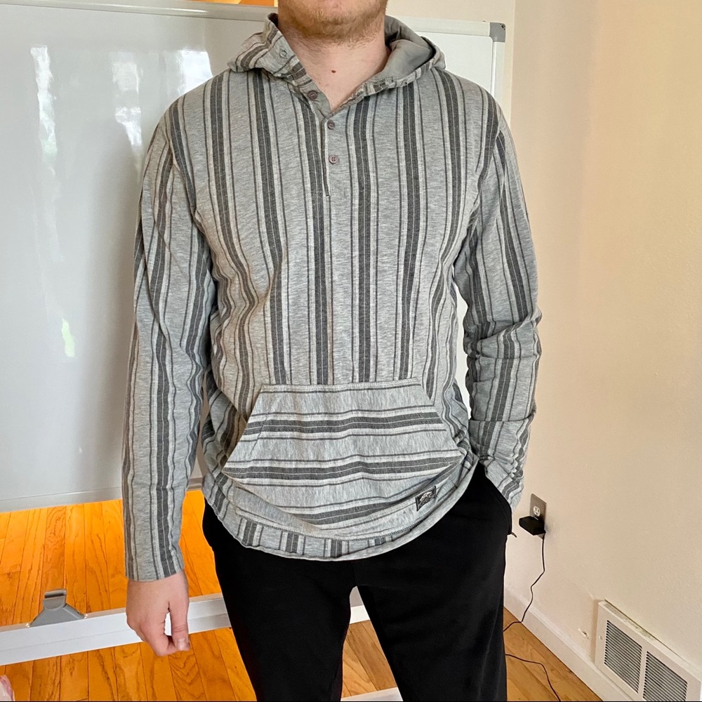 Van’s hooded shirt with front pocket